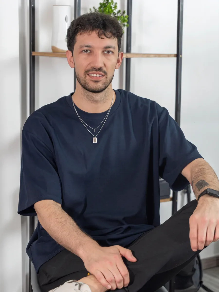 Nicolás, Director de Kaptor